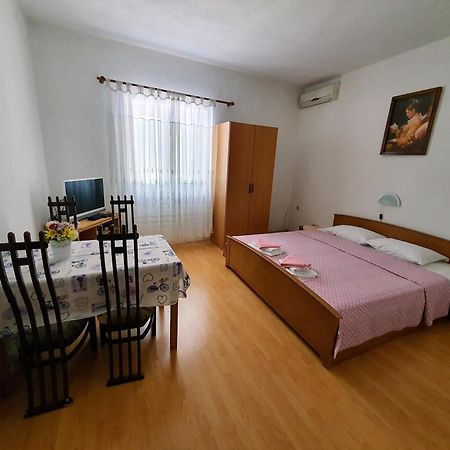 Apartments - Buffet 2B سفيتي يوراي الغرفة الصورة
