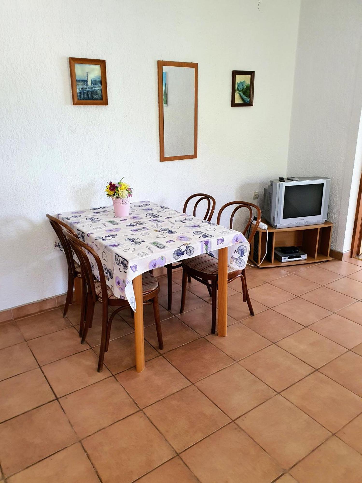 Apartments - Buffet 2B سفيتي يوراي الغرفة الصورة